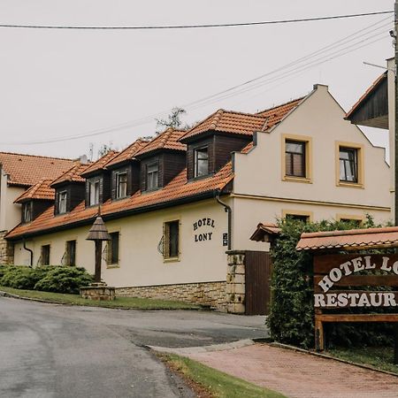 Hotel Lony Mochov Екстериор снимка