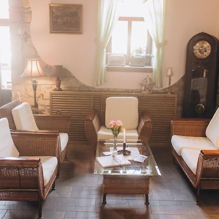 Hotel Lony Mochov Екстериор снимка