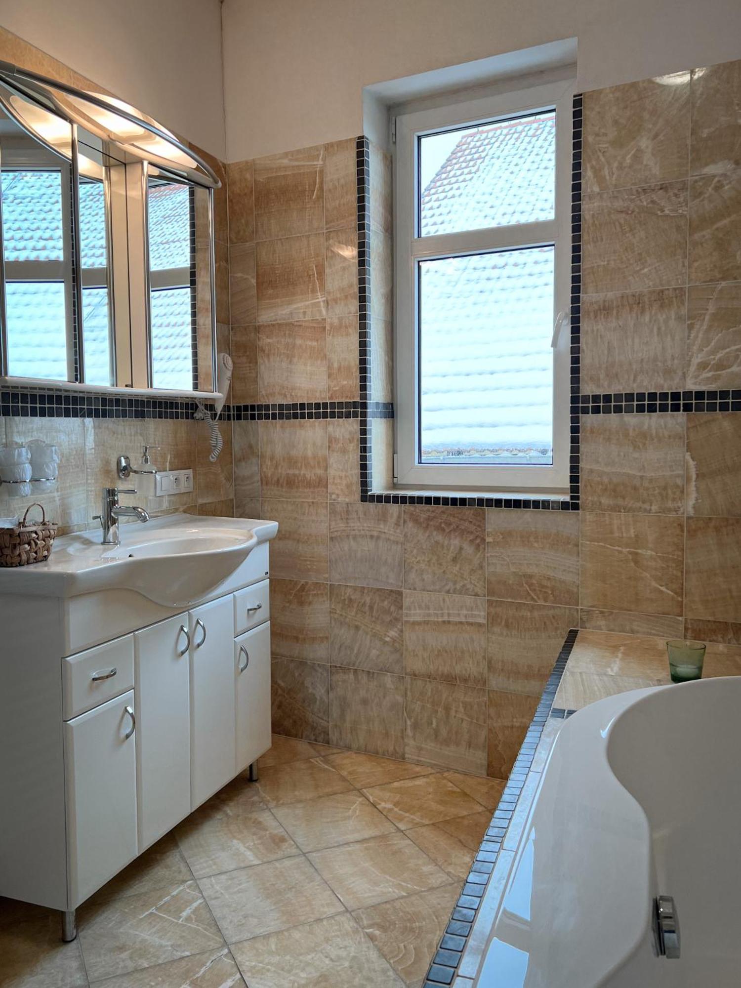Hotel Lony Mochov Екстериор снимка