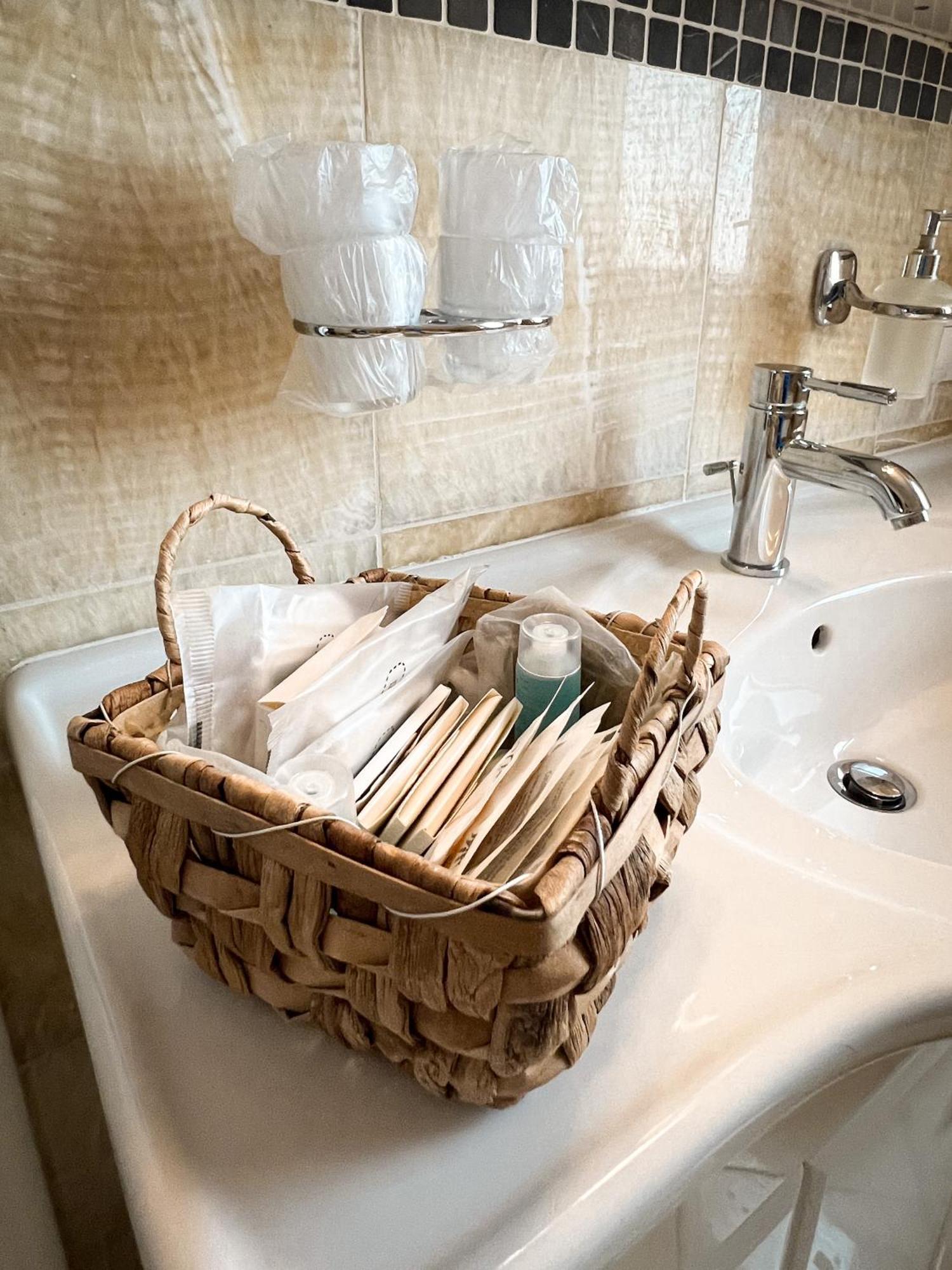 Hotel Lony Mochov Екстериор снимка
