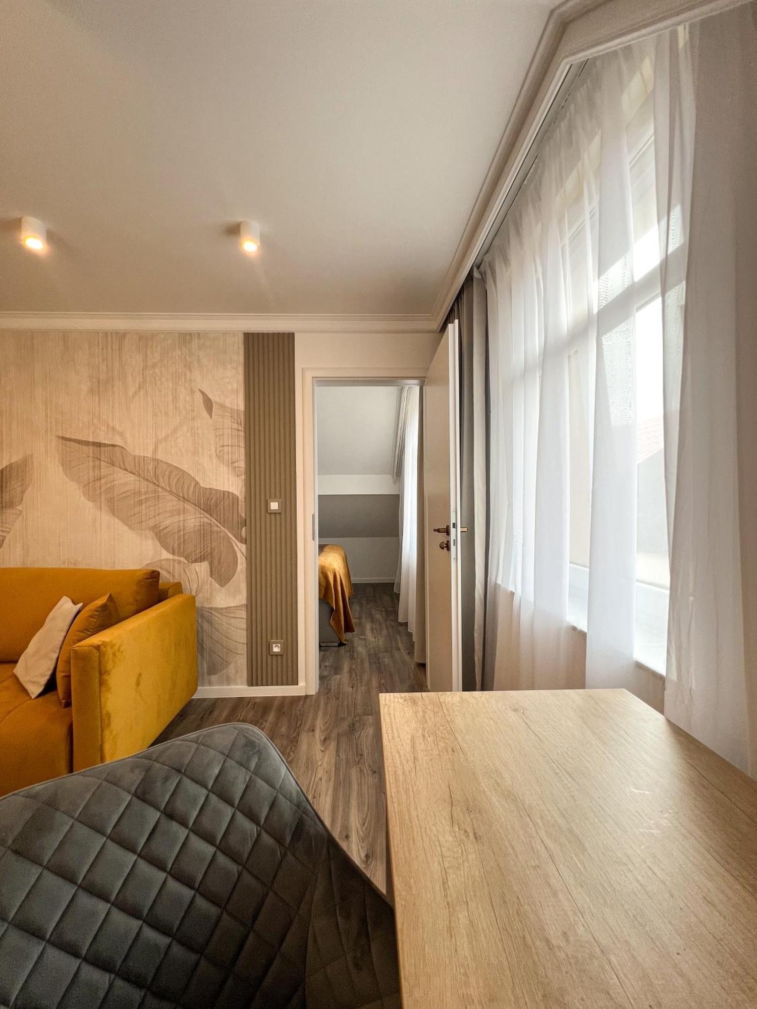 Hotel Lony Mochov Екстериор снимка