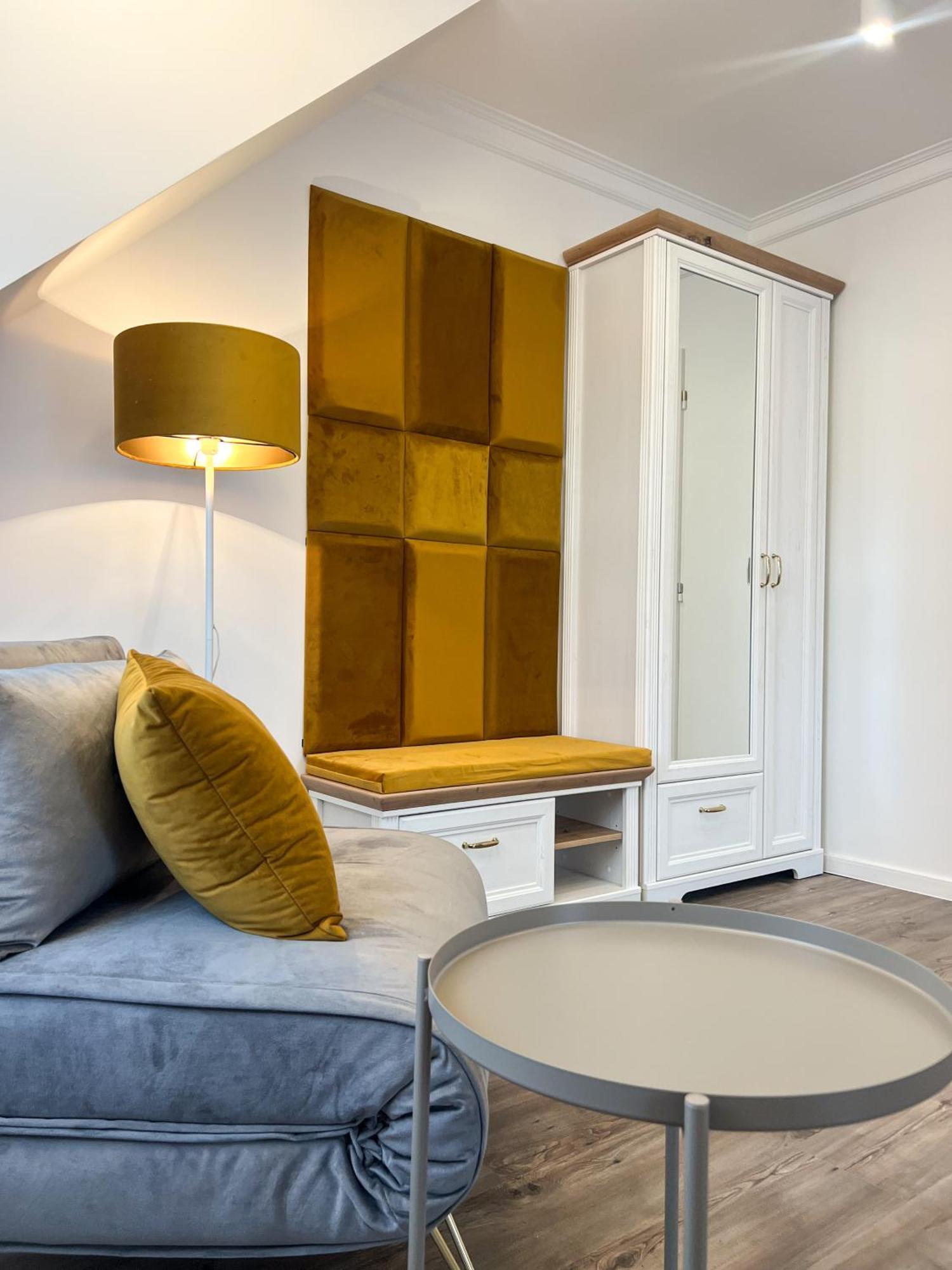 Hotel Lony Mochov Екстериор снимка