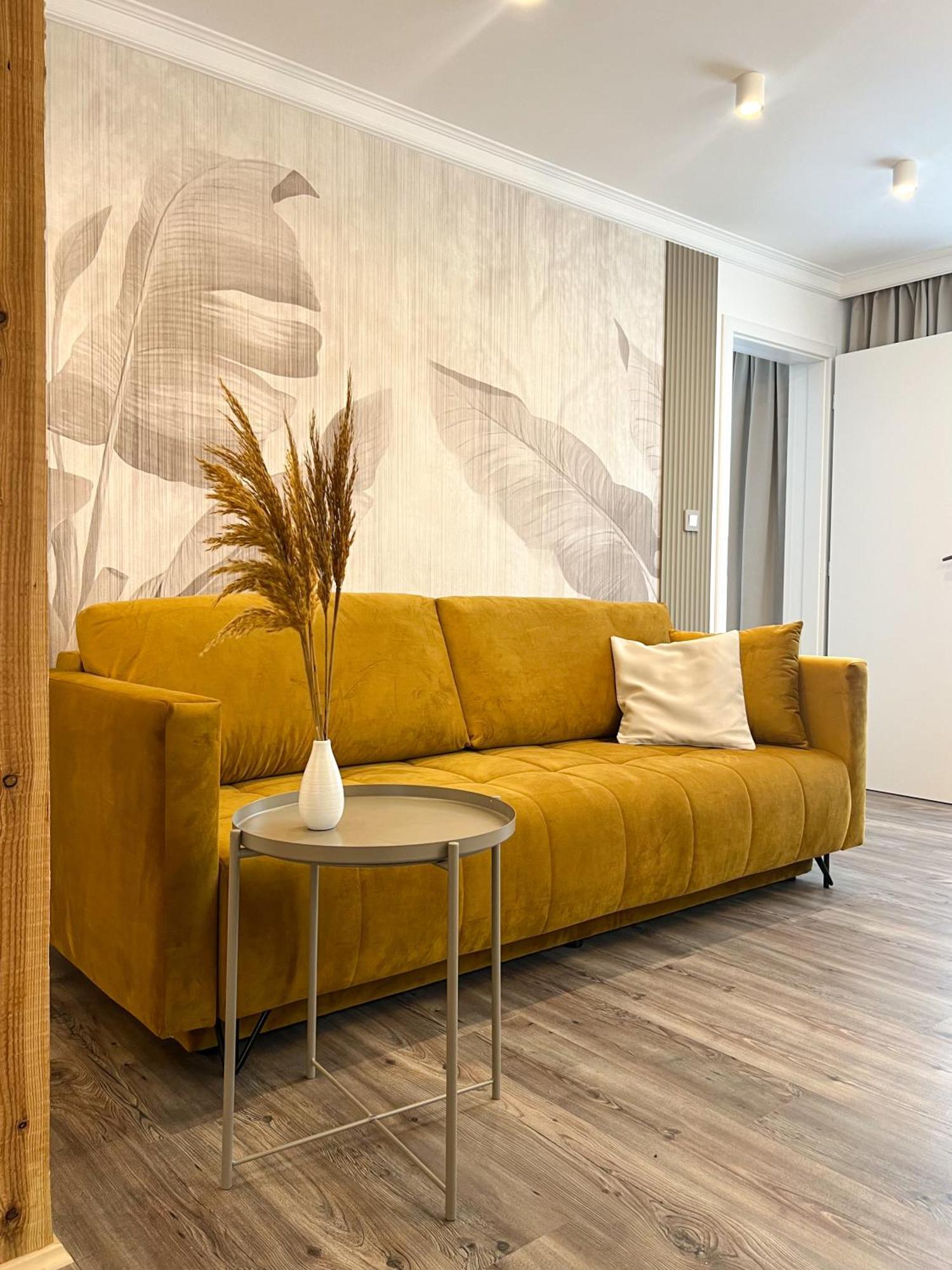 Hotel Lony Mochov Екстериор снимка