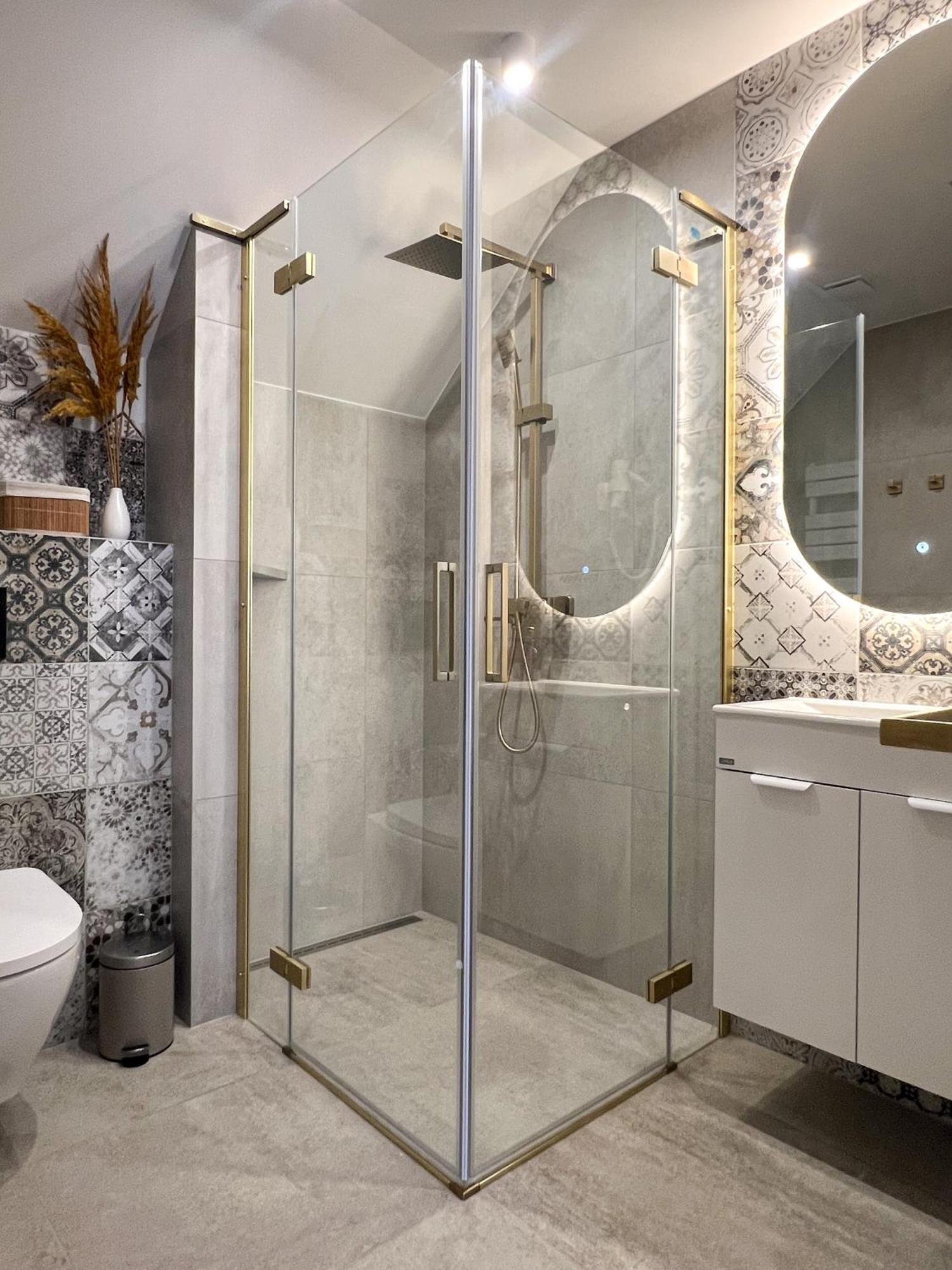 Hotel Lony Mochov Екстериор снимка