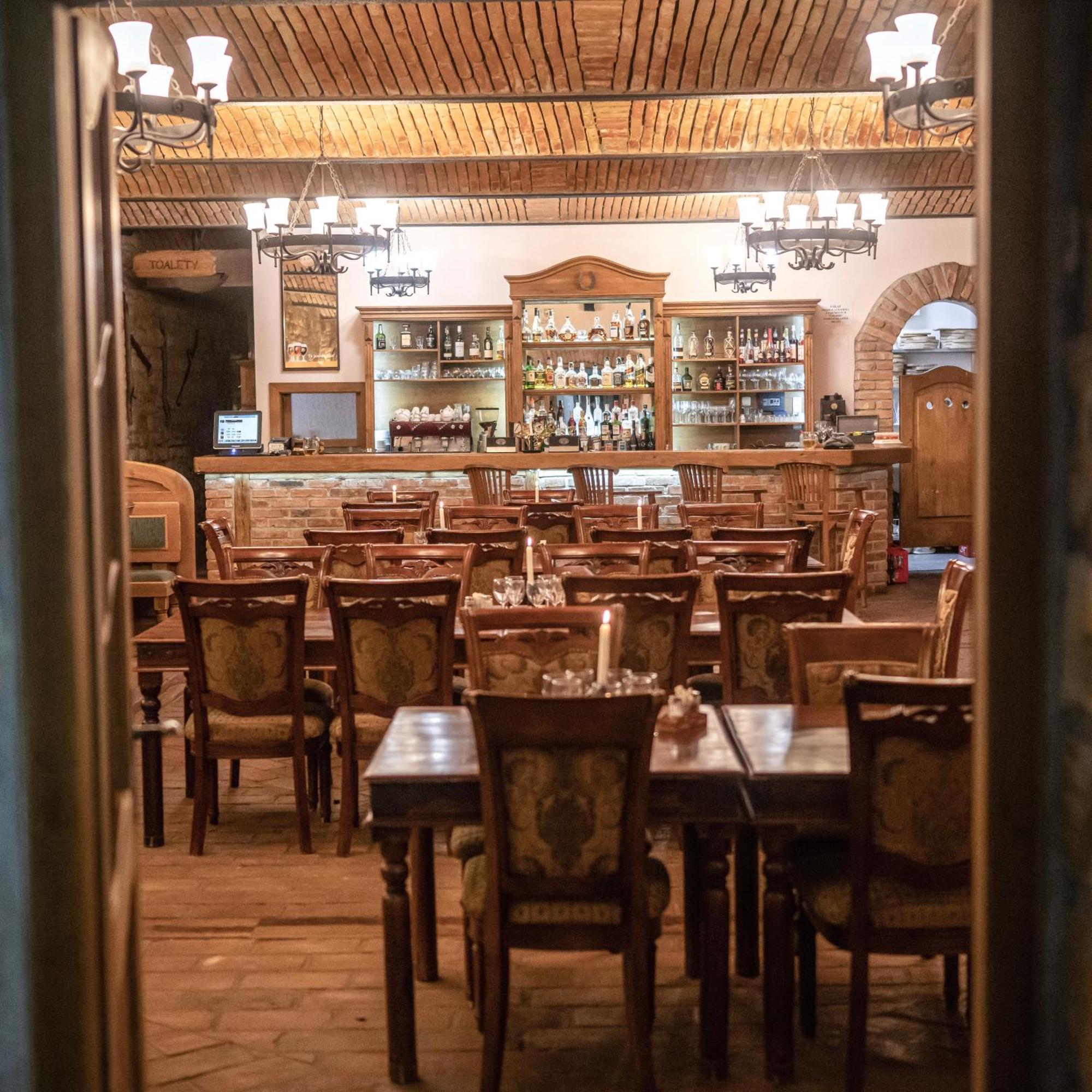 Hotel Lony Mochov Екстериор снимка